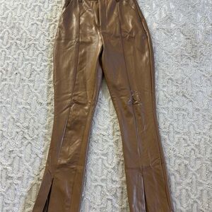 Abercrombie & Fitch NWT Curve
Love Skinny Ultra High-Rise faux leather pants